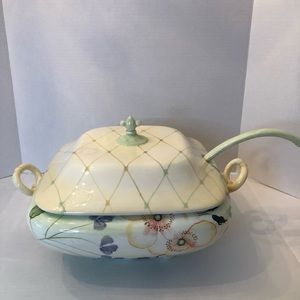 Tureen with ladle Evelyn Rose by Tracy Potter